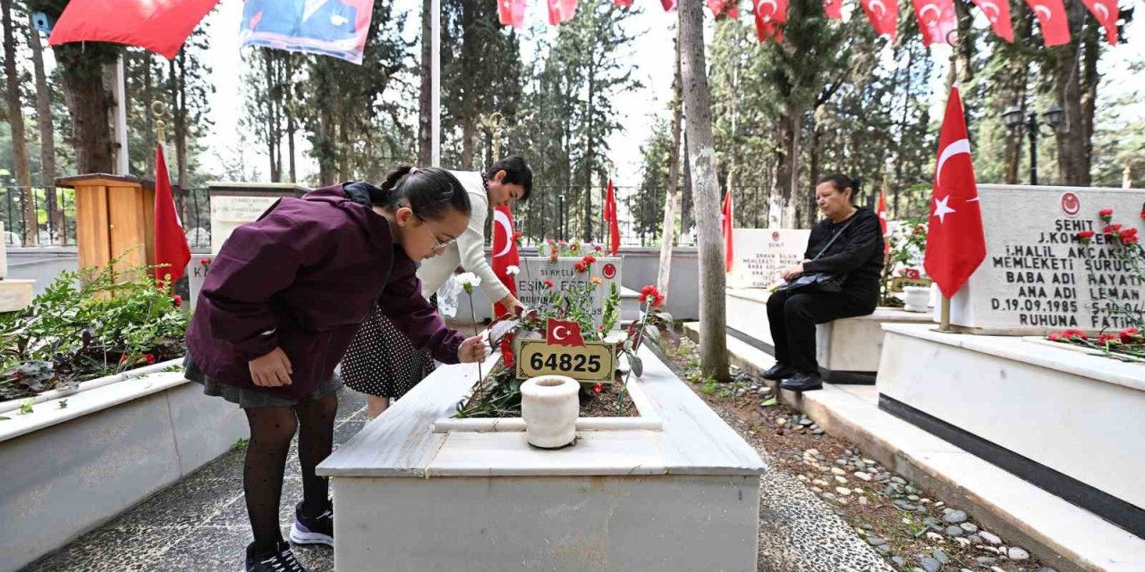 Mersin’de bayramda mezarlıklar dolup taştı