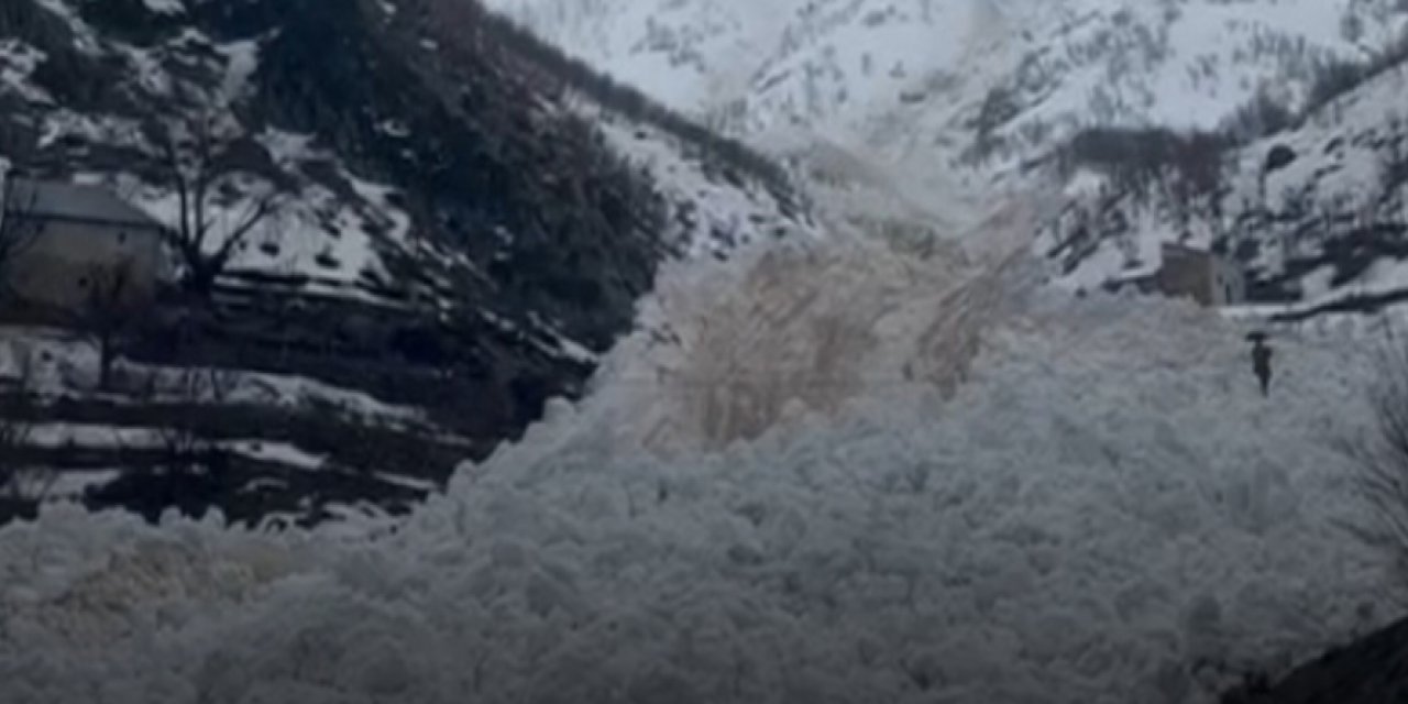 Yüksekova’da çığ paniği yol ulaşıma kapandı