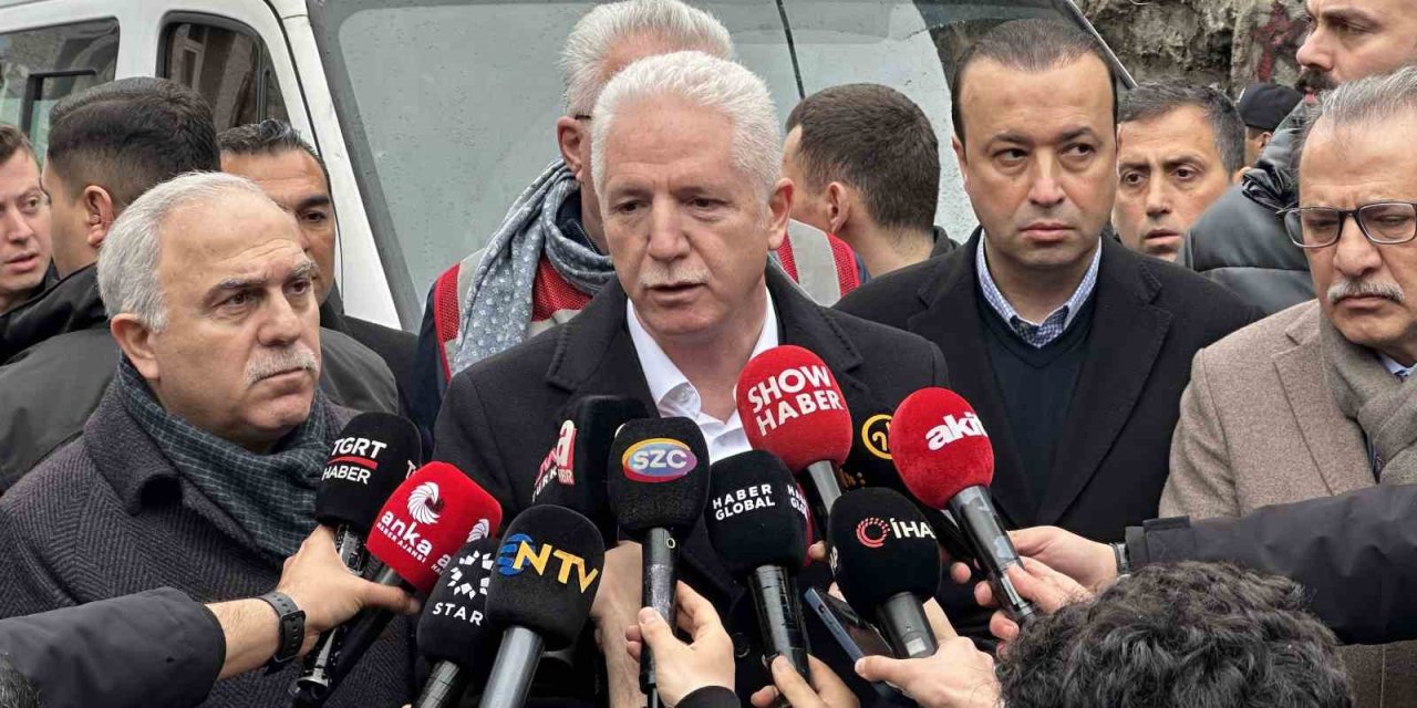 İstanbul da 9 kişi göçük altında kaldı, 7 kişi hastaneye sevk edildi