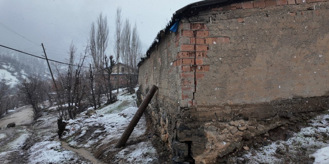 Şırnak’ta bir köyde çökme oldu evler boşaltıldı