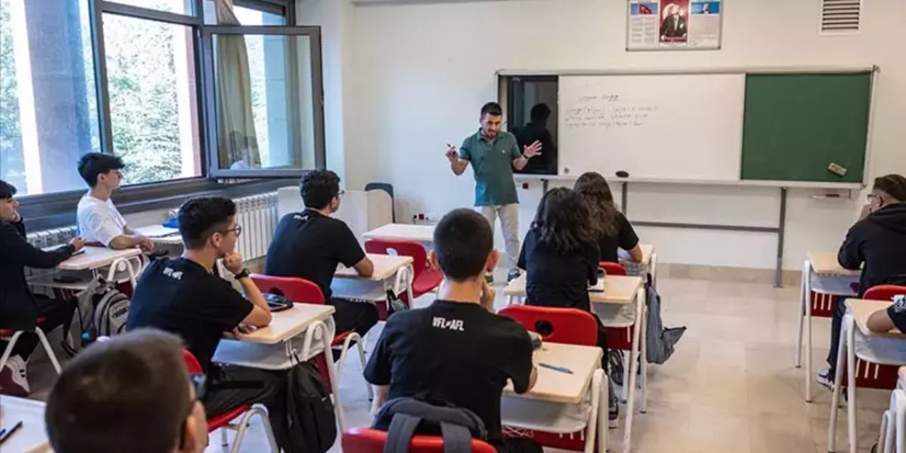 Türkiye’de Eğitim alarm veriyor: on binlerce Öğretmen açığı, geçici çözümlerle kapatılıyor