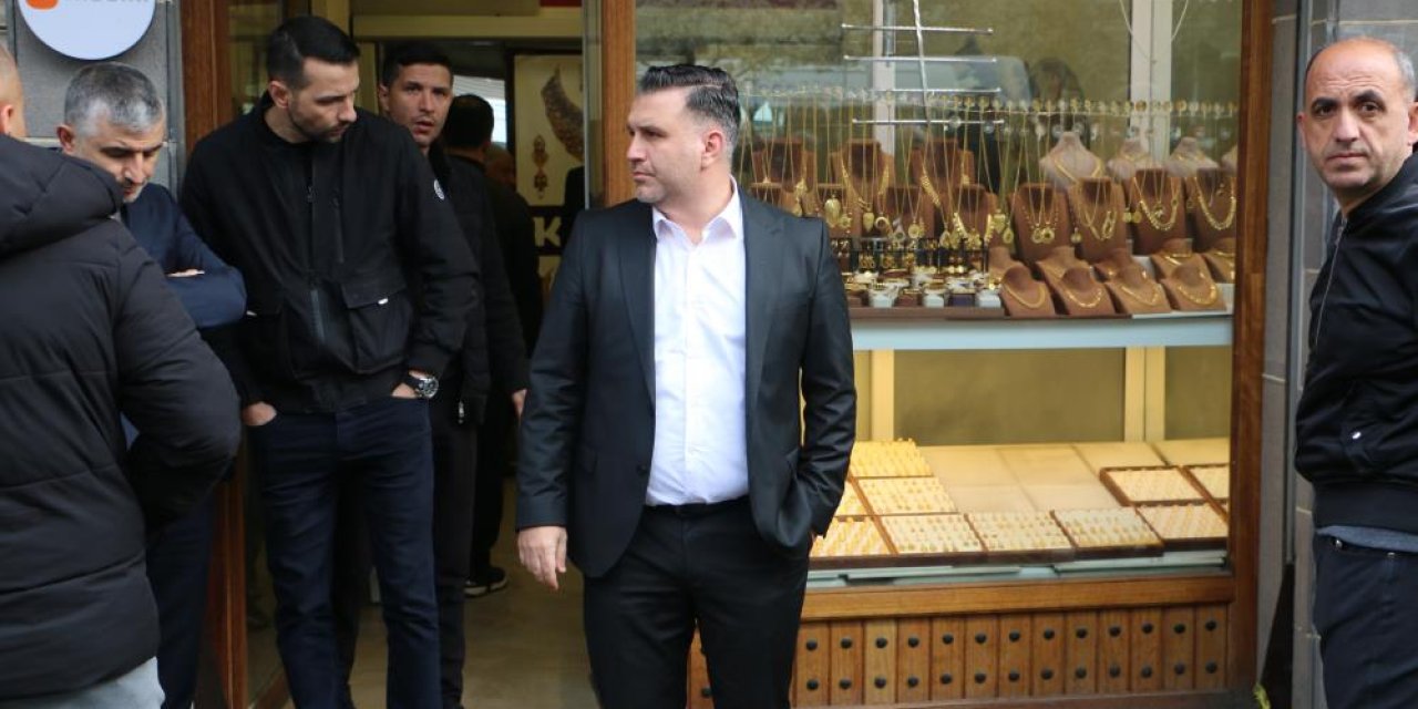 Silahlı kuyumcu soygunu: yaklaşık 1,5 kilo altın çalıp kayıplara karıştılar