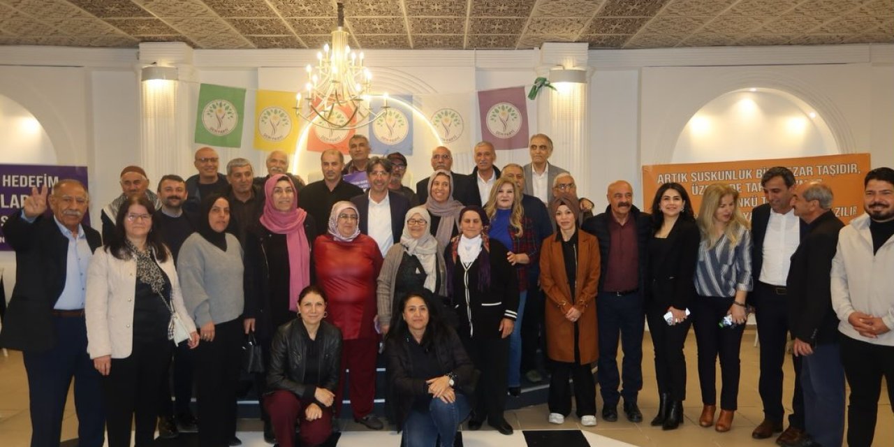 Mezitli'de, DEM Parti yeni eş başkanlarını seçti