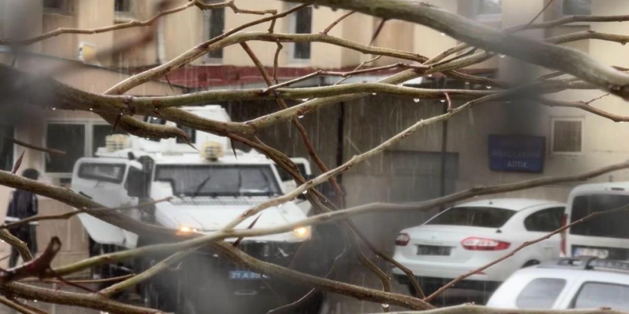 Eşini öldürüp, kuzenini ağır yaraladı