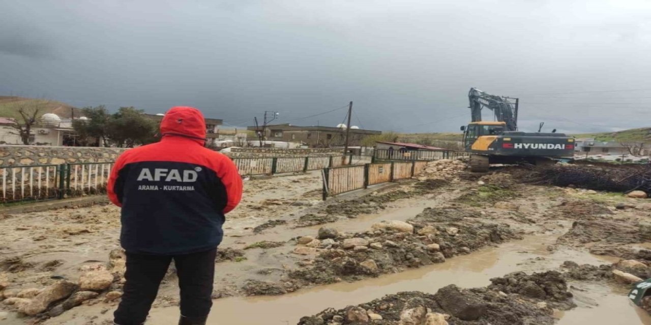 Şırnak’ta sel baskını, çok sayıda ev, ahır zarar gördü