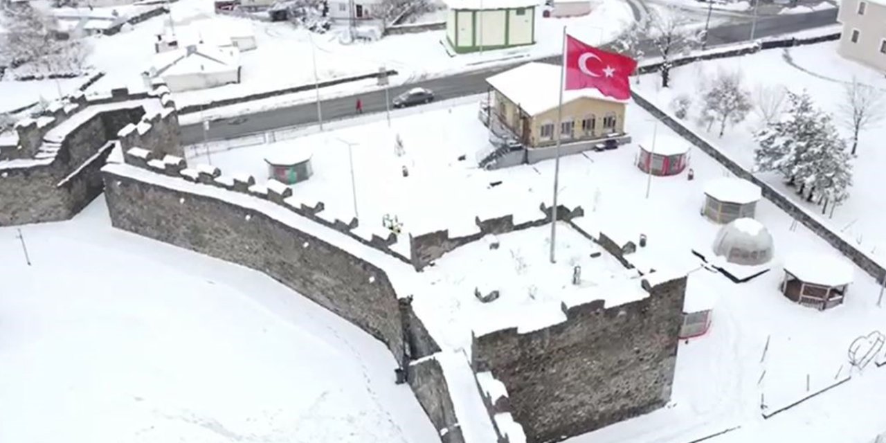 Ardahan Kalesi beyaza büründü havadan görüntülendi