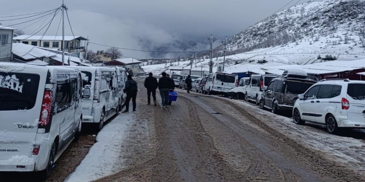 Irak sınır kapısında onlarca araç, mahsur kaldı