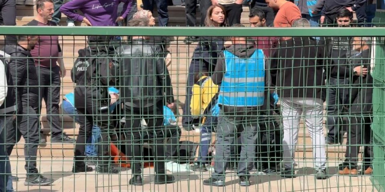 Adliye de boşanma davası kavgası: 4 yaralı