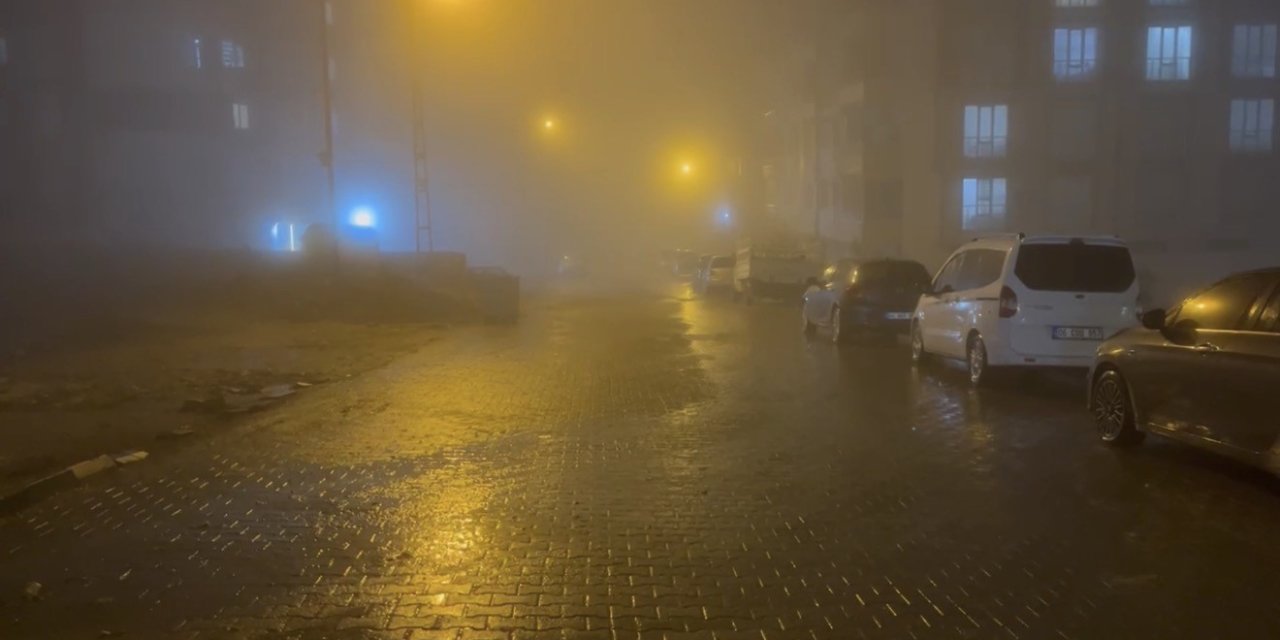 Besni’de sağanak ve sis etkili oldu