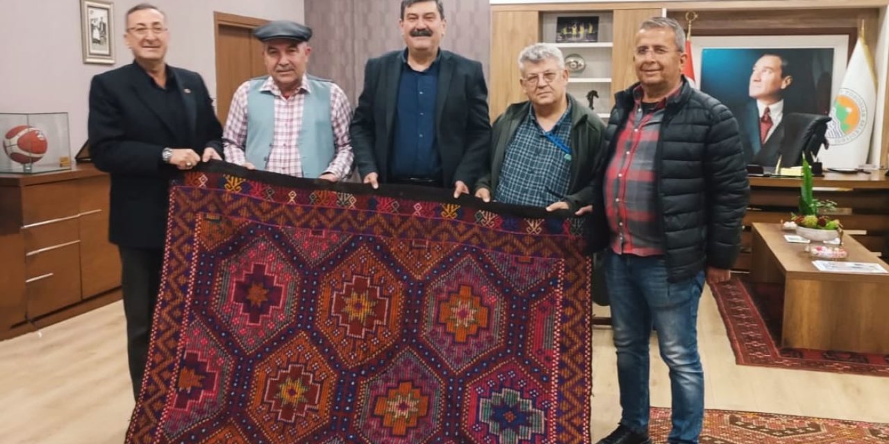 Torosların başkanına “Yöresel Çul” hediyesi