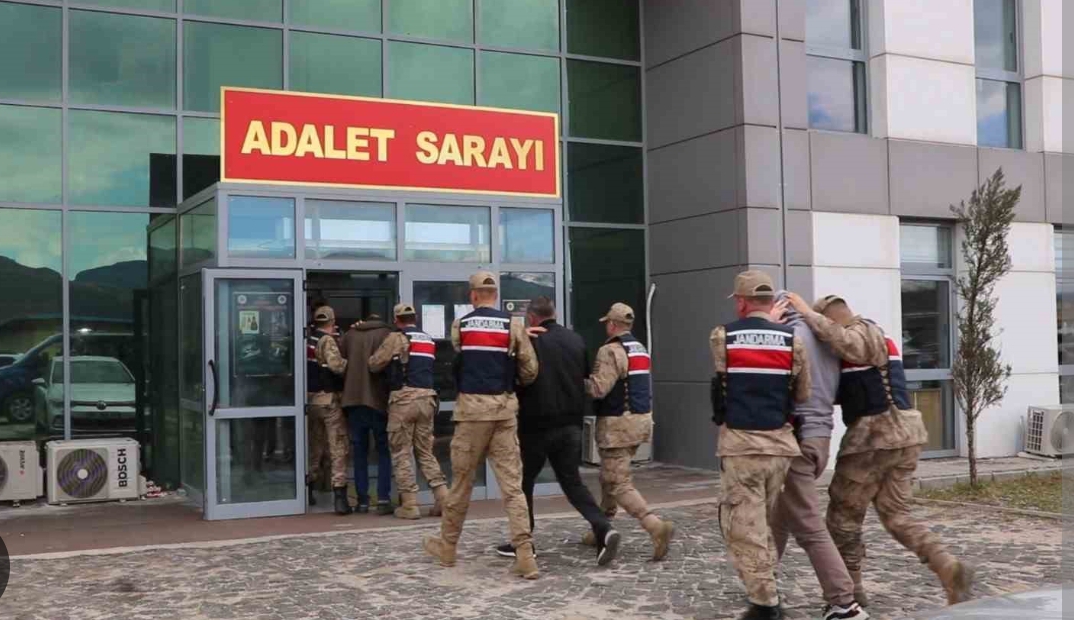 Polis ve savcı kığına girip 2 milyon liralık vurgun yaptılar