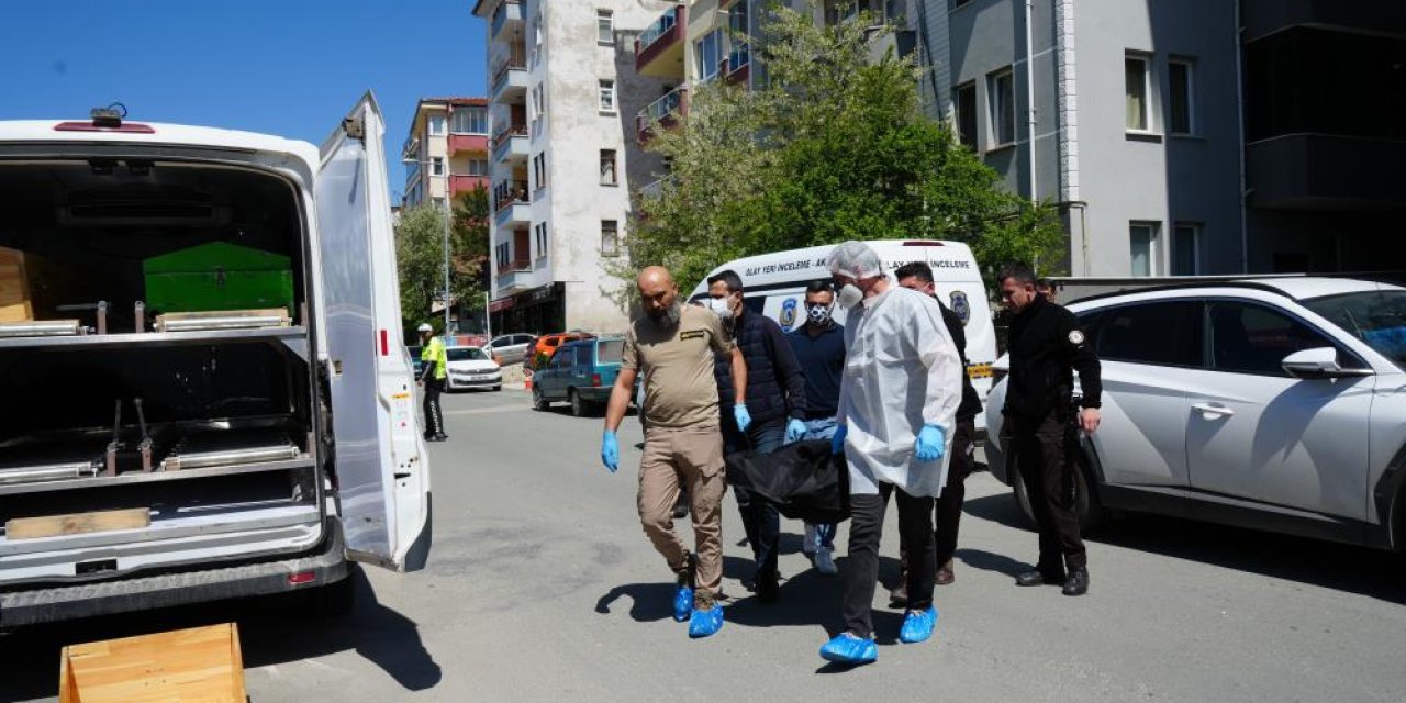 Öldürdüğü eşinin cesediyle 10 gün beraber uyumuşum