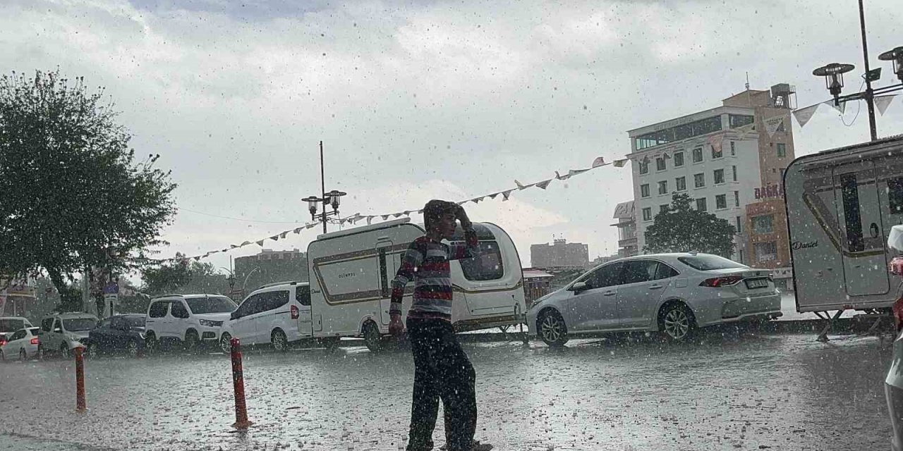 Diyarbakır’da yağışı ve dolu etkili oldu
