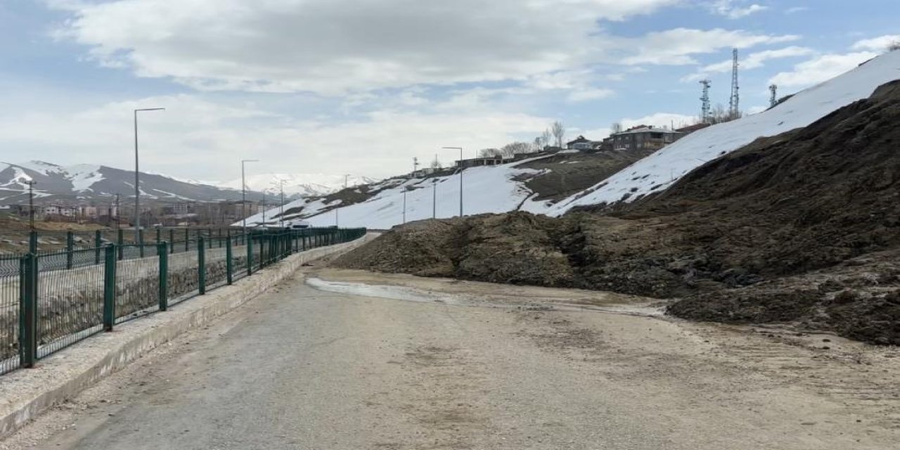Yüksekova’da Pizok yolu 18 gündür kapalı