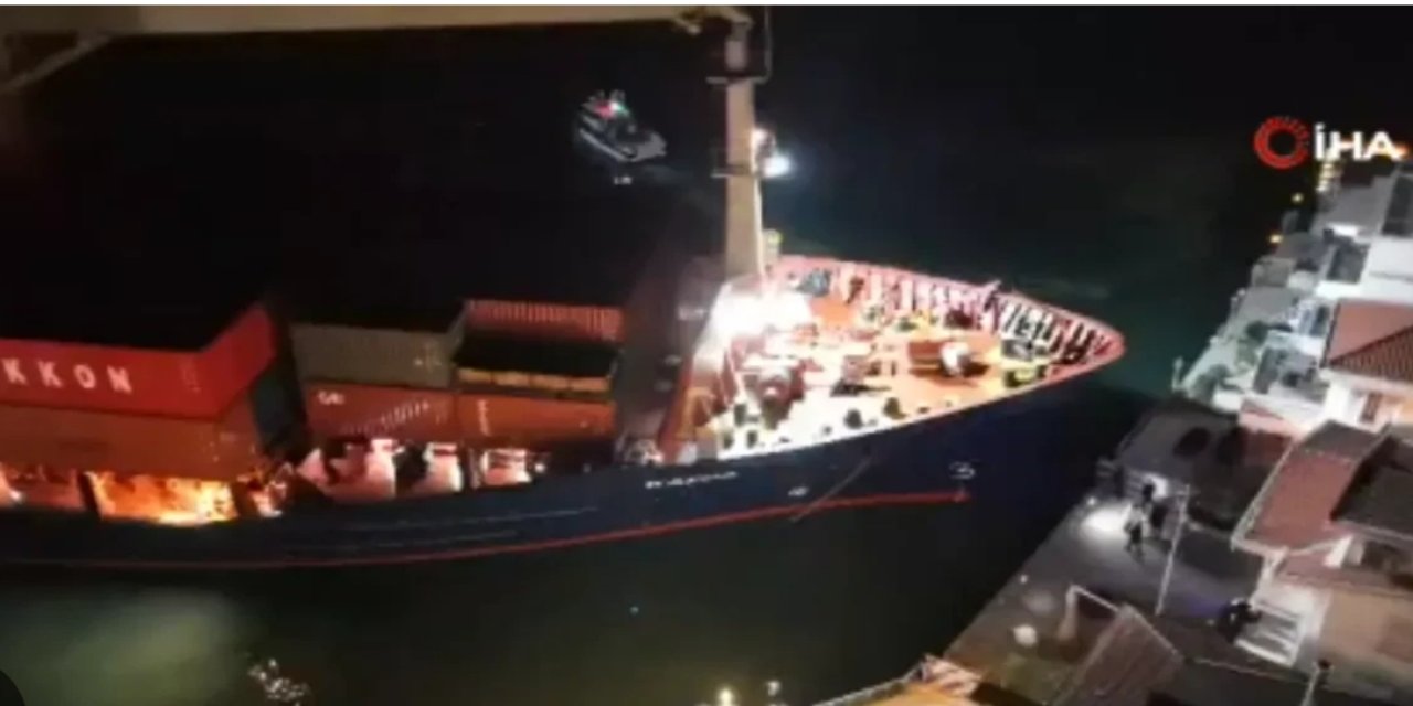 İstanbul Boğazı’nda 147 metrelik gemi karaya oturdu