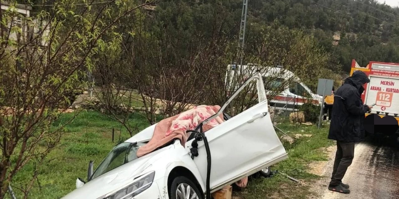 Mersin'de otomobil ile tır çarpıştı ölü ve yaralılar var