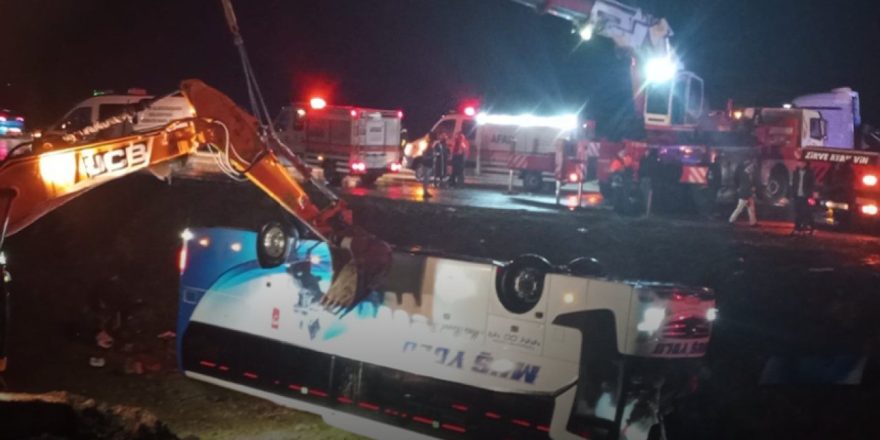 Malatya'da yolcu otobüsü devrildi çok sayıda ölü ve yaralı var