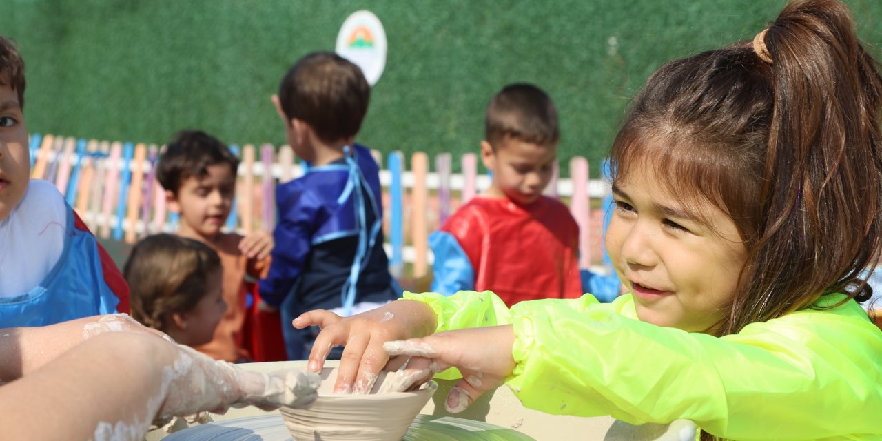 Toroslar’da çocukların el emeği hediyeleri yüzleri güldürdü