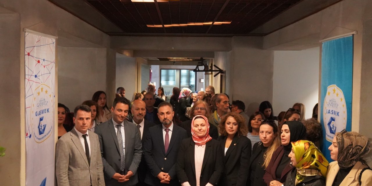 Gazeteci Ali Ataların, “Anadolu’nun Yüzleri” sergisine yoğun ilgi