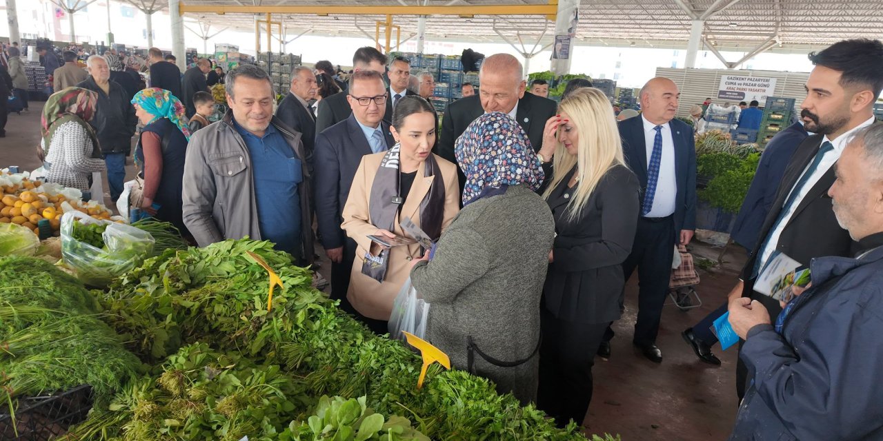 İYİ Partili Elif Babaoğlu Gaziantep'te halkla buluştu