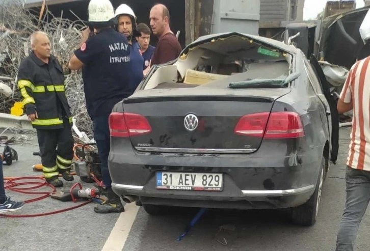 Hatay’da şerit ihlali yapan tır otomobile çarptı: 1 ölü, 2 yaralı