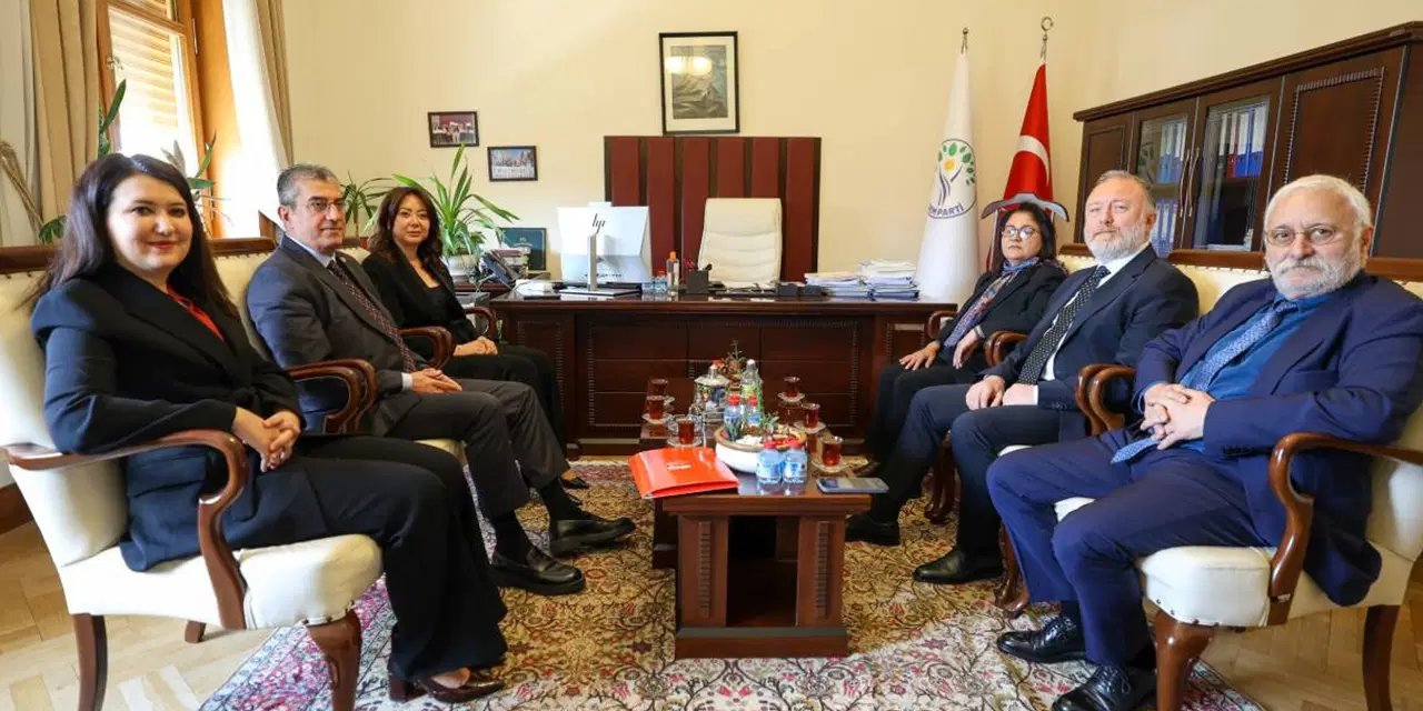 CHP'den DEM Parti'ye ara seçim ziyareti