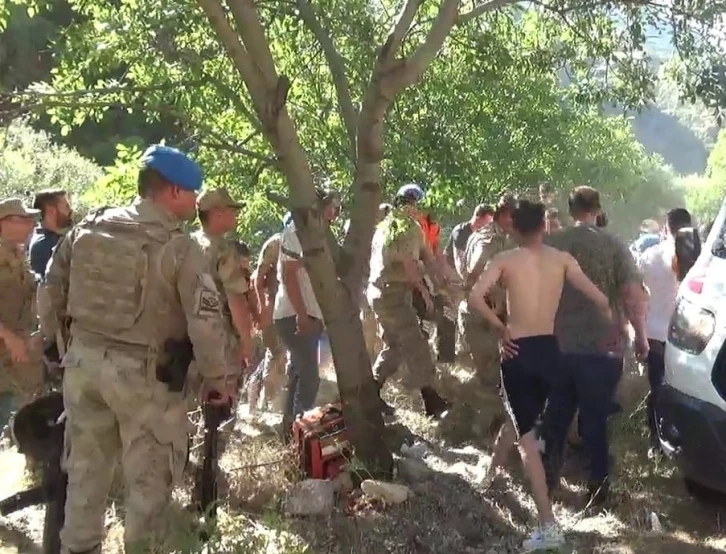 Pülümür Çayı'na serinlemek için giren genç boğuldu