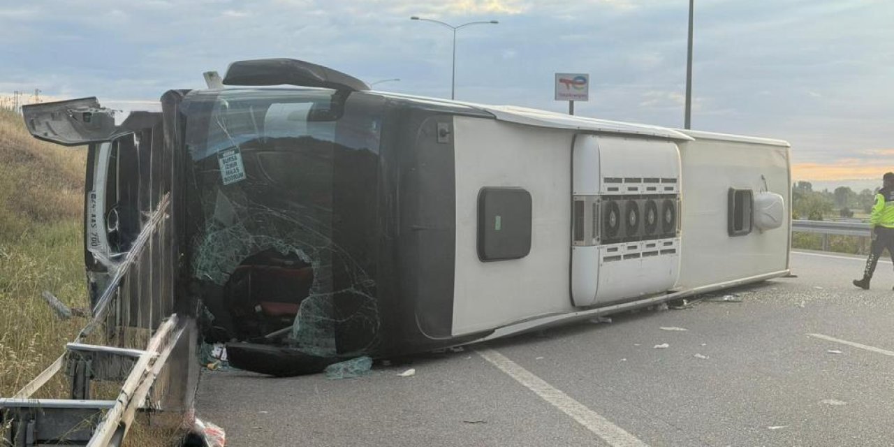 Yolcu otobüsü devrildi: 25 yaralı