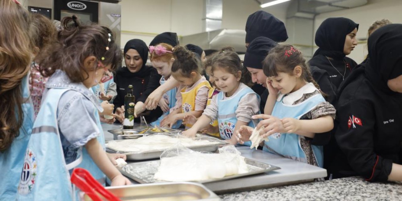 Minik Şefler GİBTÜ’de Gastronomi Dünyasına ilk adımı attı
