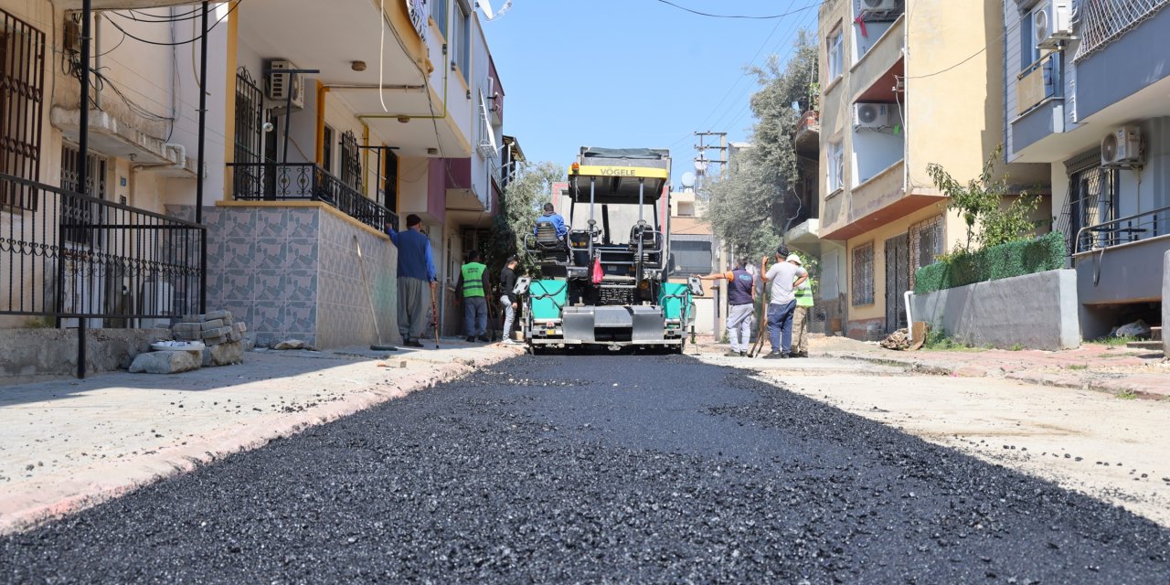 Toroslar'da asfalt çalışmaları aralıksız sürüyor