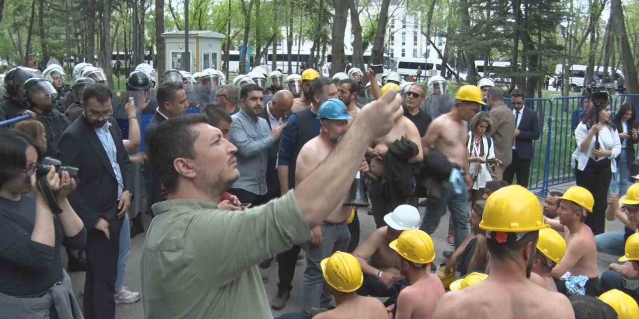 Maden işçileri maaş ve tazminat iddiasıyla greve çıktı