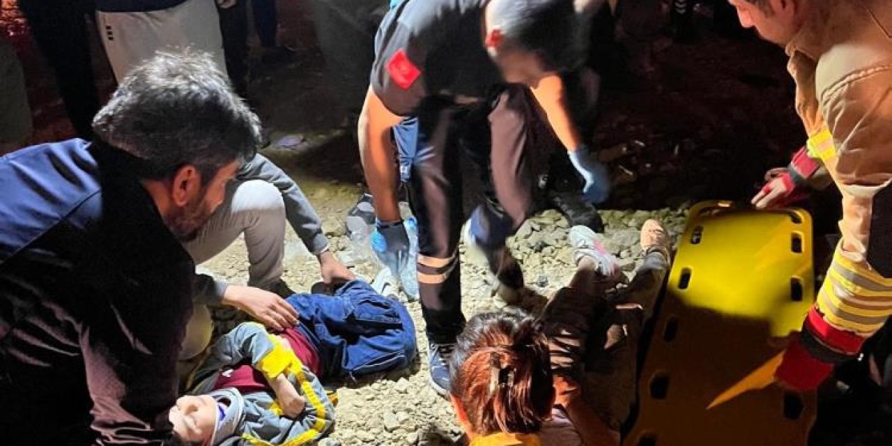 2 Otomobil kafa kafaya çarpıştı: 6 yaralı
