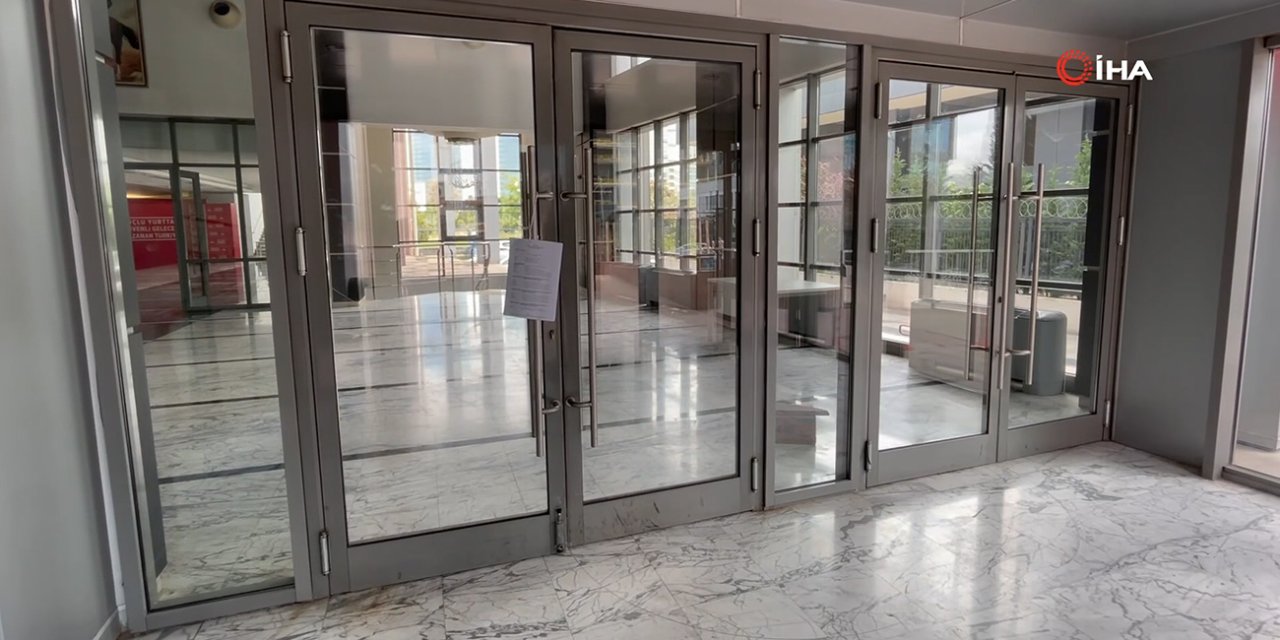 CHP Genel Merkezi girişine "mutlak butlan" kararı asıldı