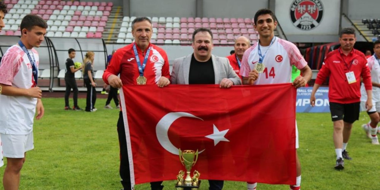 Aliağalı Semih Ayriç, dünya şampiyonu oldu