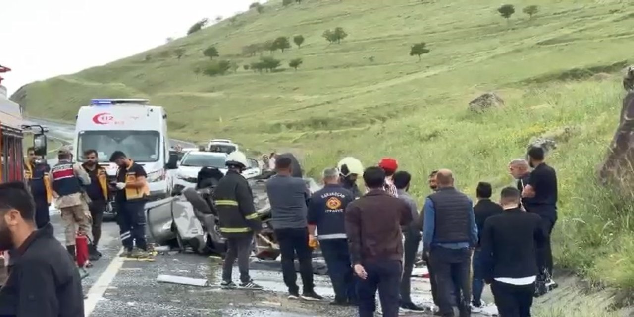 Sürücü direksiyon hakimiyetini kaybetti:1 ölü, 3 yaralı