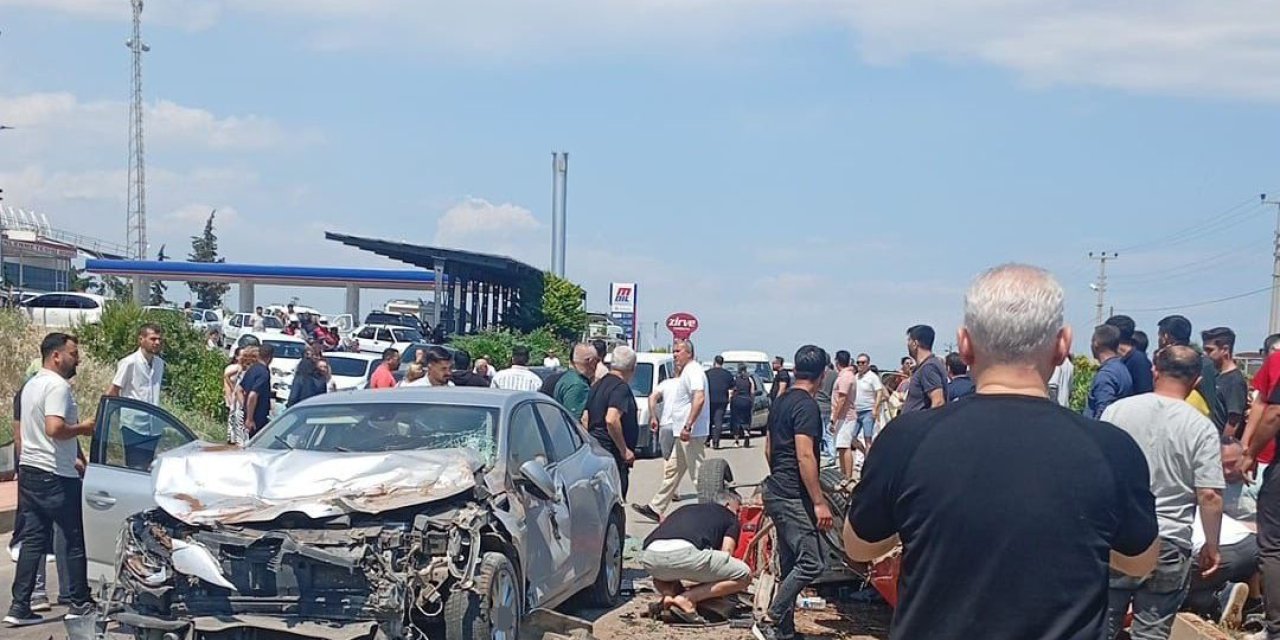 Erdemli’de 4 otomobil birbirine girdi: 1 yaralı