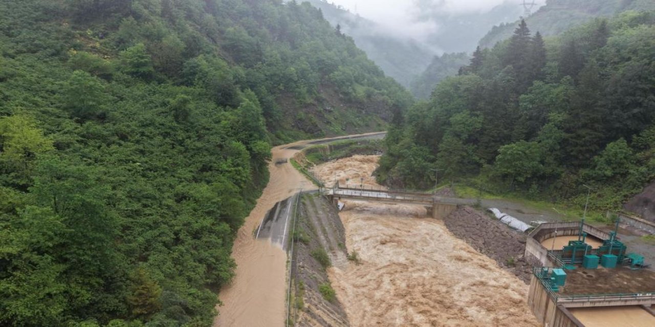 Giresun'da sağanak nedeniyle yol ulaşıma kapatıldı