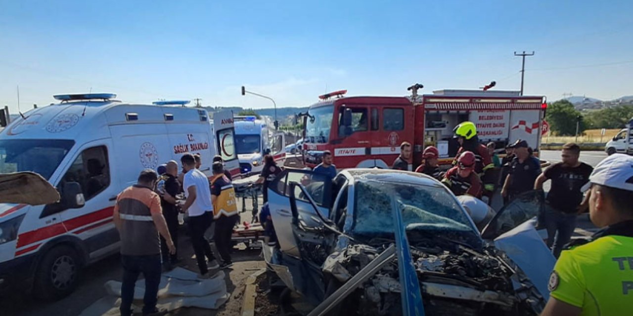 Otomobil ile kamyonet çarpıştı ağır yaralılar var