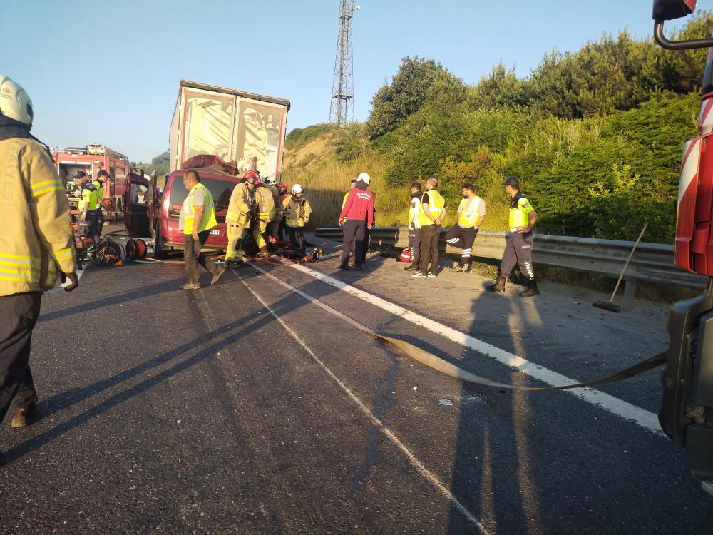 Kuzey Marmara Otoyolu'nda feci kaza: 1'i bebek 3 kişi hayatını kaybetti