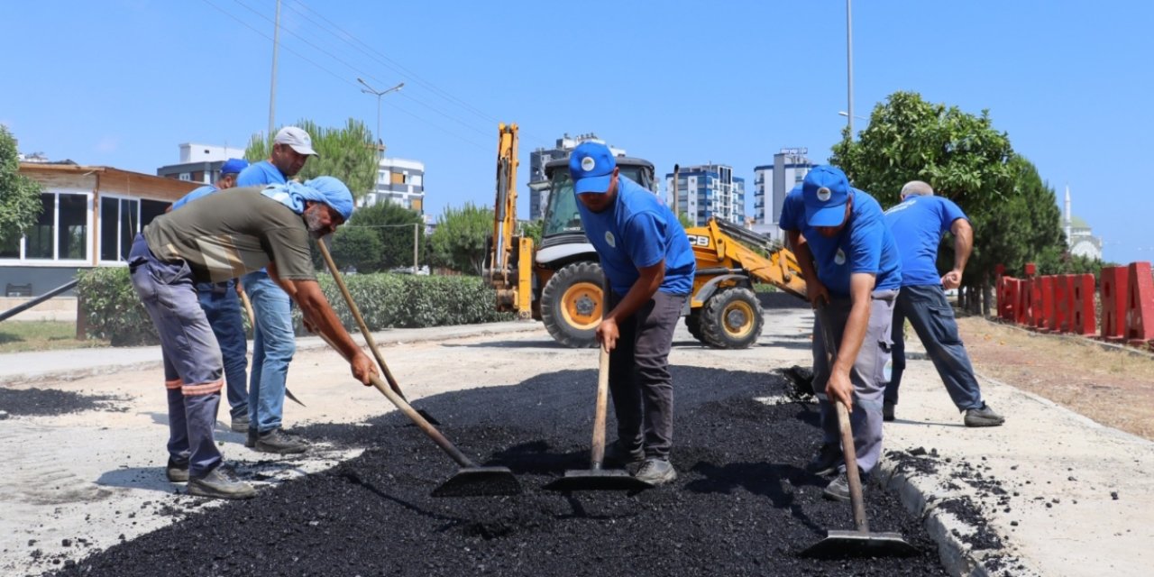 Toroslar'da yollarda asfalt ve yol çalışmaları sürüyor