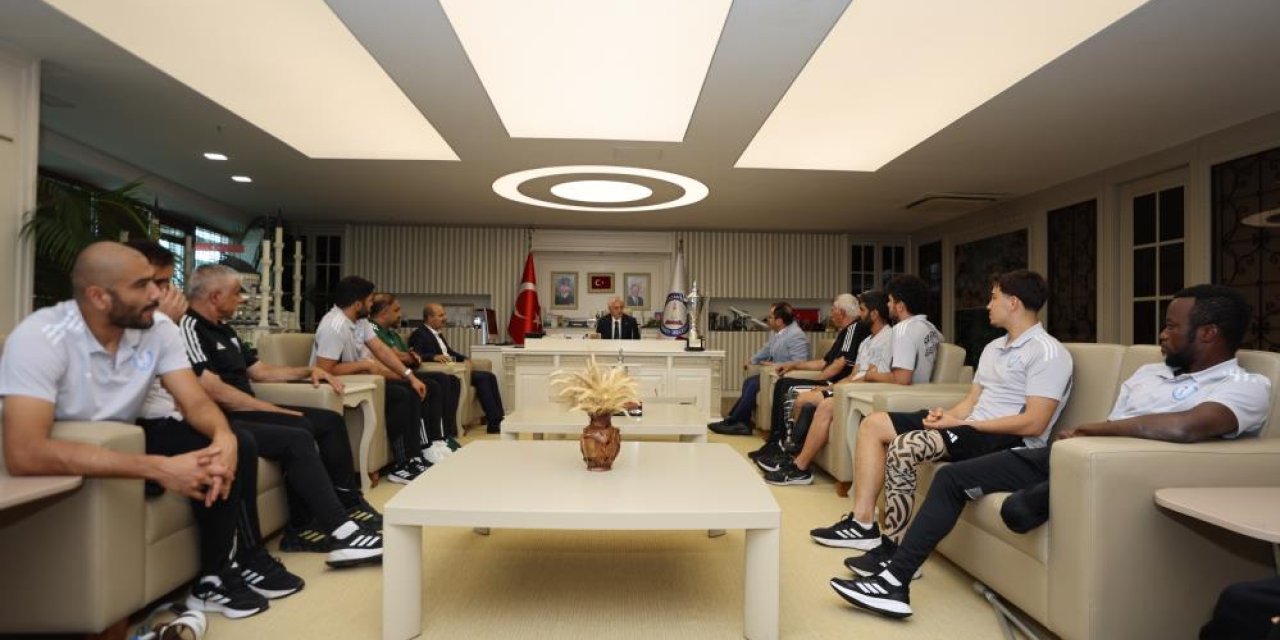 Şahinbey Ampute Futbol Takımı şampiyonluk kupasını kaldırdı