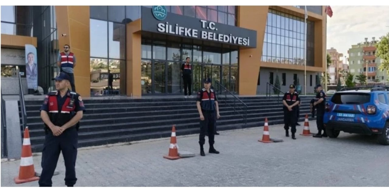 Silifke Belediyesi'ne Şafak Operasyonu başkan ile birlikte 18 gözaltı