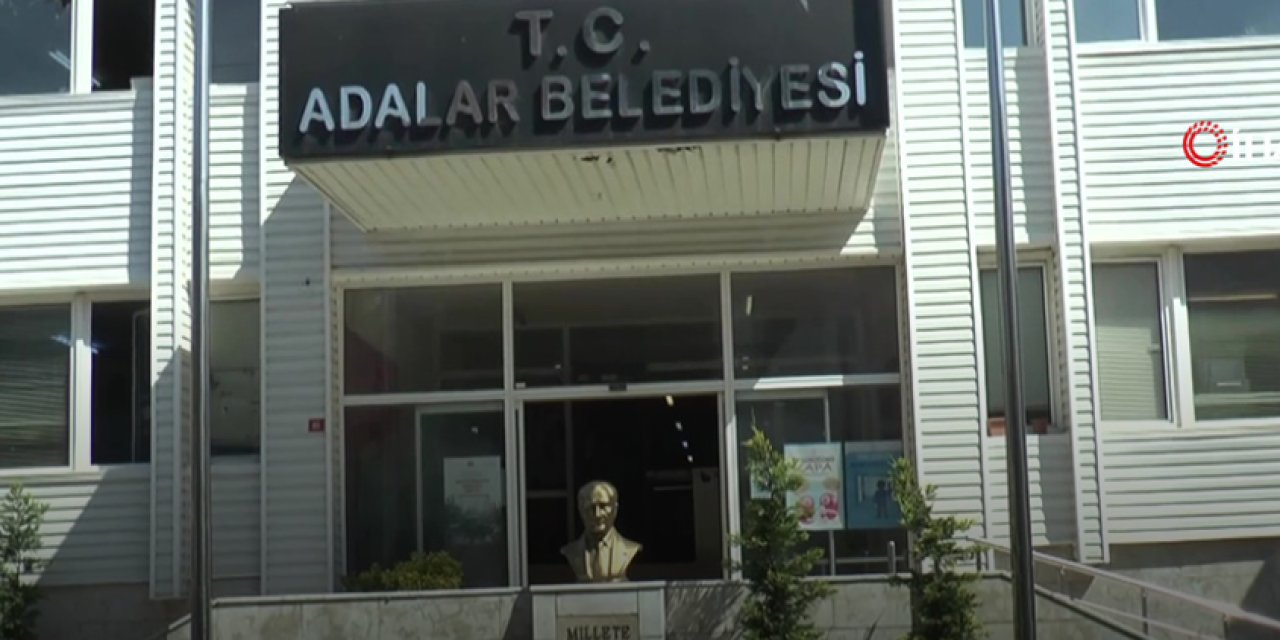 CHP'li Adalar Belediyesine operasyon sürüyor