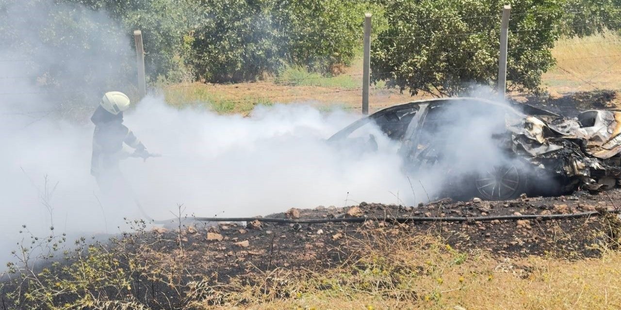 Urfa'da içi para dolu otomobil kaza yaptı
