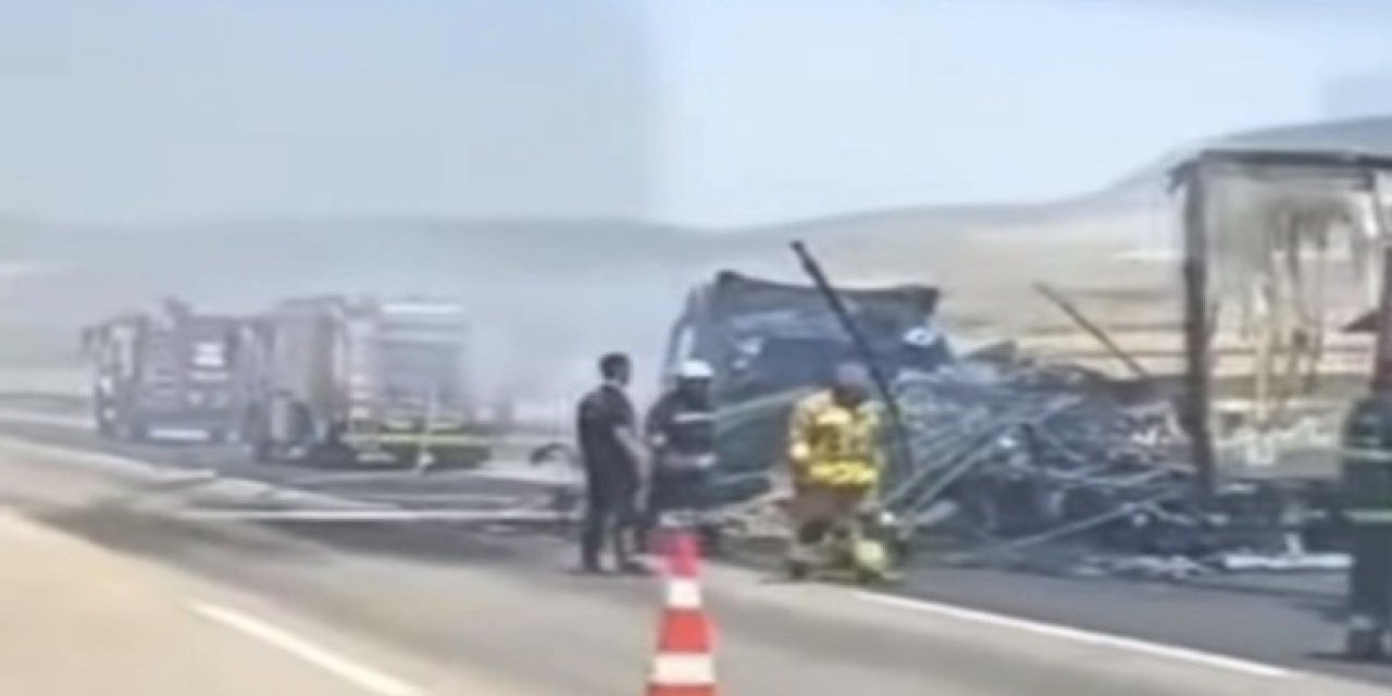 Otoyol da seyir halindeki tır alev alev yandı