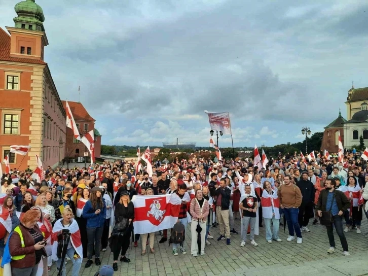 Belarus vatandaşlarından cumhurbaşkanlığı seçimlerinin yıl dönümünde protesto etti