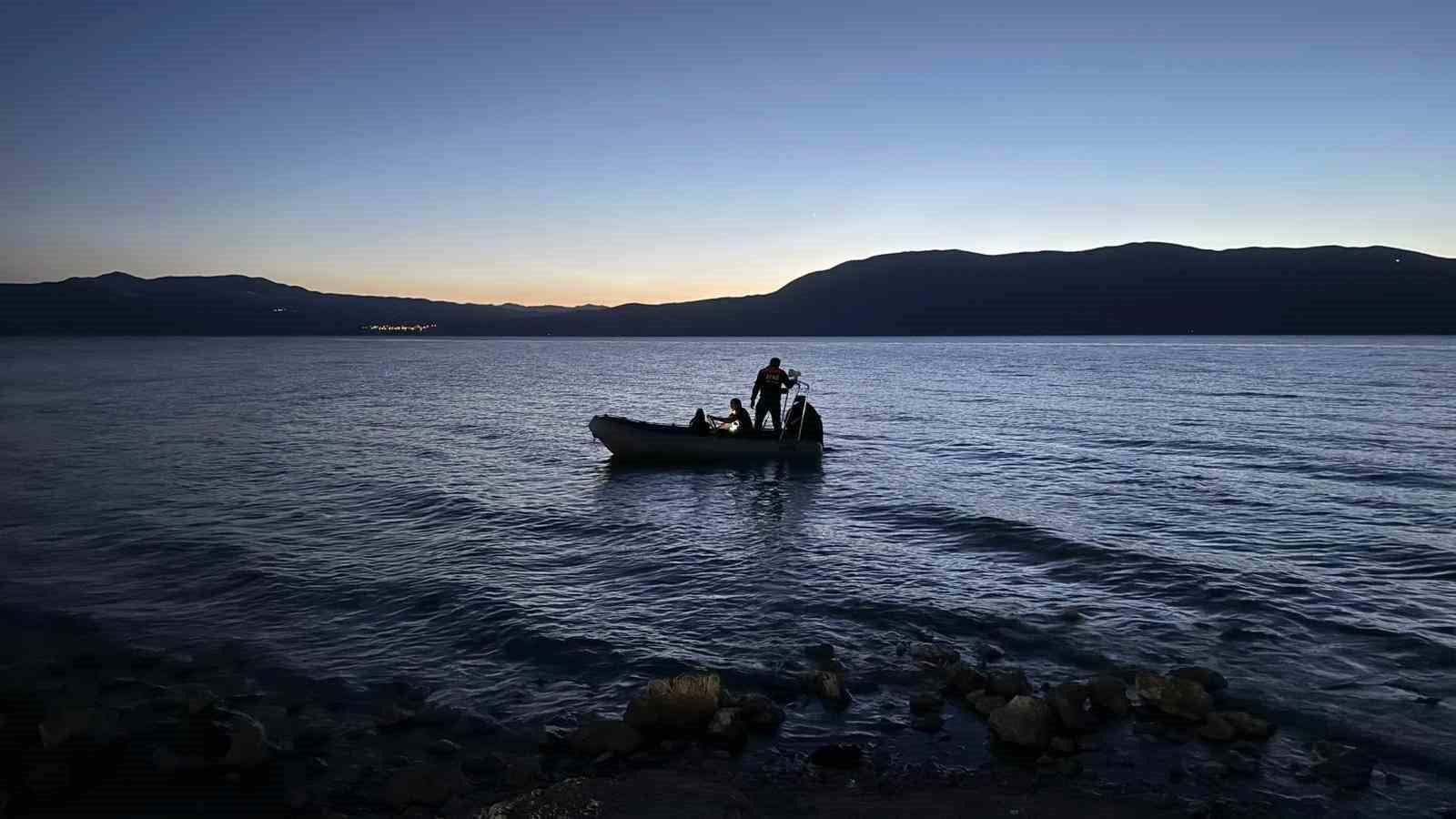 Burdur Gölü’nde kano ile açılan 2 kişi kayıp