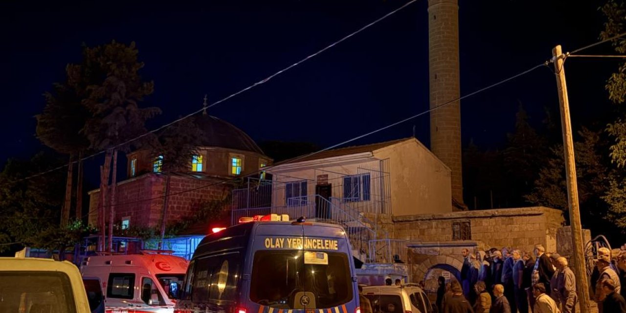 Namazda cami cemaatine bıçaklı saldırı: 2 ölü