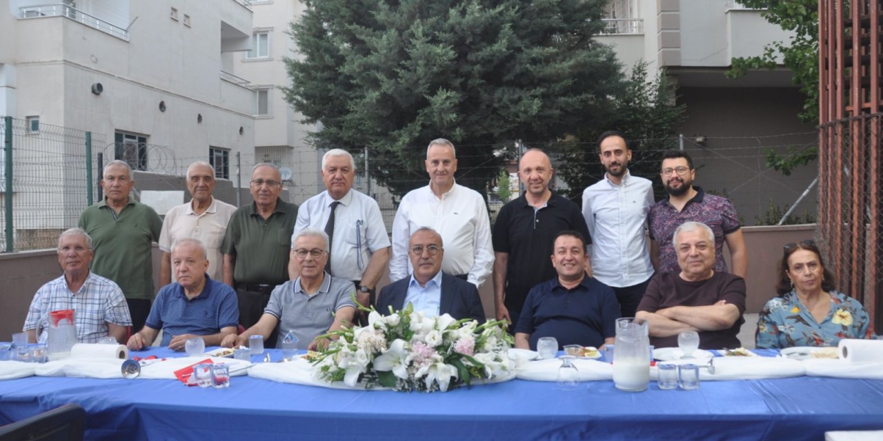 Gaziantep Yardım Vakfı, burs verdiği öğrencilerle bir araya geldi