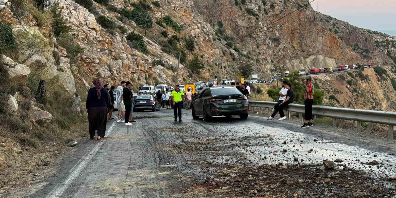 Yola dökülen mazot zincirleme kazaya yol açtı